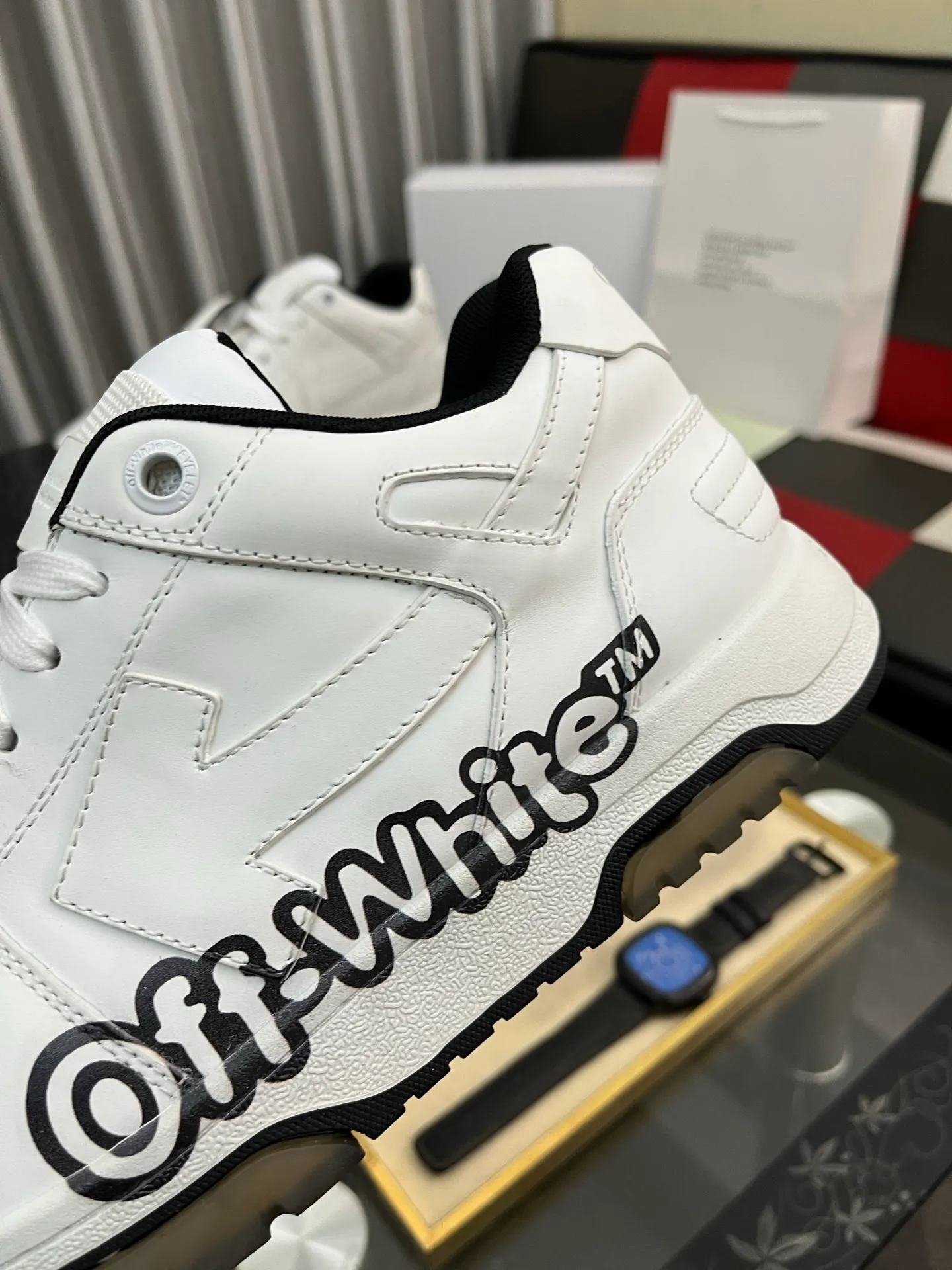 Men's shoes 💰600⌚️⌚️ OFF-White C/O VirGil Abloh fashionable and versatile casual shoes. Exclusive first release of the new model. Made of environmentally friendly cowhide leather and mesh fabric upper material. The insole is embedded with foam cushioning EVA material. The correct midsole is equipped with EVA lightweight cushioning. External tooth nail rubber outsole. The correct accessories can be customized simultaneously. Women's model: 35-40 Men's model: 39-45